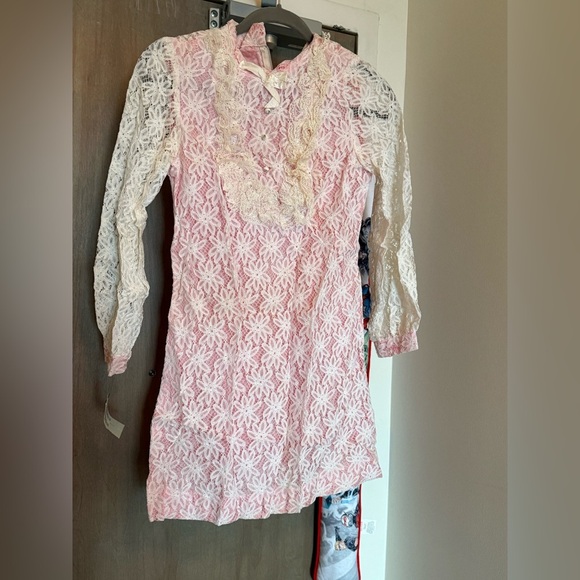 Dresses & Skirts - Vintage white dress lace